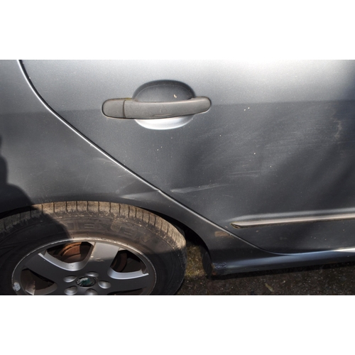 1 - A 2004 SKODA FABIA ELEGANCE TDi FIVE DOOR  ESTATE CAR IN GREY, with a 1896cc diesel engine, six spee... 