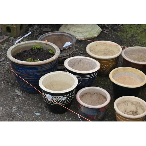 8 - SIXTEEN GLAZED PLANT POTS, of various sizes, patterns and colours, and a plastic plant pot (17)