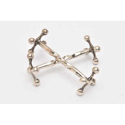 446 - A PAIR OF EARLY 20TH CENTURY SILVER KNIFE RESTS, twist detail with beaded terminals, hallmarked 'Coo... 