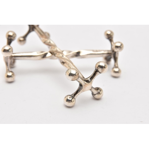 446 - A PAIR OF EARLY 20TH CENTURY SILVER KNIFE RESTS, twist detail with beaded terminals, hallmarked 'Coo... 