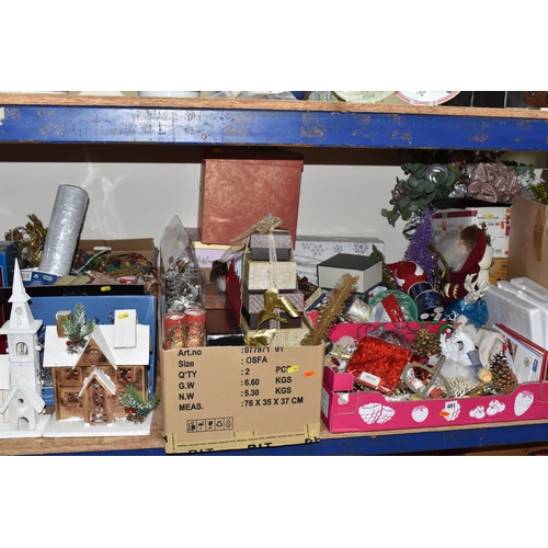 481 - FIVE BOXES AND LOOSE CHRISTMAS-RELATED ITEMS to include a boxed 6ft artificial Christmas tree, anoth... 