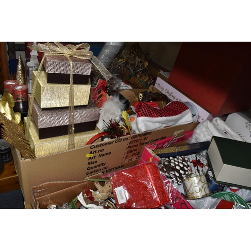 481 - FIVE BOXES AND LOOSE CHRISTMAS-RELATED ITEMS to include a boxed 6ft artificial Christmas tree, anoth... 