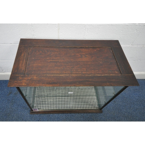 172 - A CADBURY'S CHOCOLATE COUNTER TOP DISPLAY CABINET, with rear double sliding glass doors, that are en... 