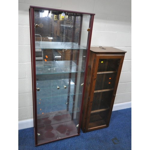 190 - A MODERN DISPLAY CABINET, the double glass doors enclosing a mirrored back, and four glass shelves, ... 