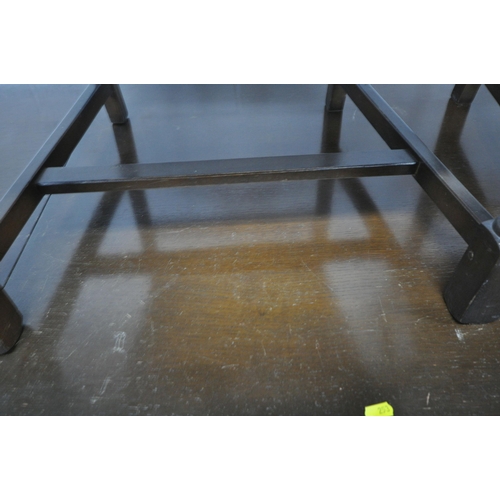141 - STANLEY WOOD OF OLNEY, BUCKINGHAMSHIRE, A 20TH CENTURY OAK DRAW LEAF DINING TABLE, raised on bulbous...