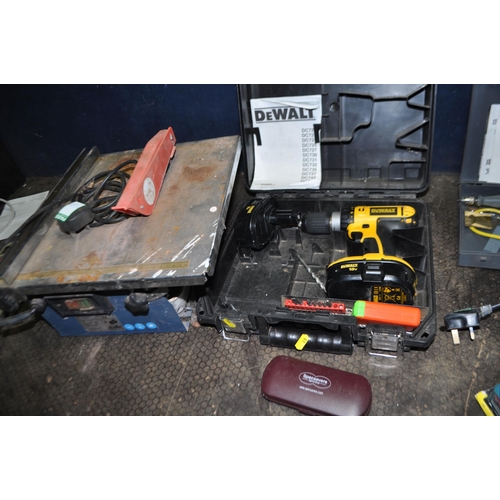 68 - A COLLECTION OF POWER TOOLS, comprising a DeWalt DC725 18v drill with case, two discharged batteries... 