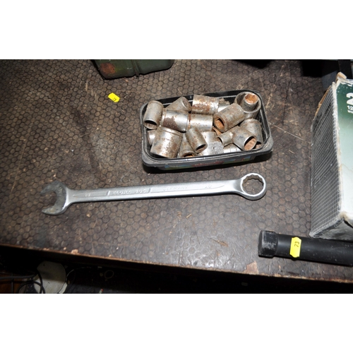 73 - A SELECTION OF AUTOMOTIVE TOOLS, including sockets, spanners, rachets, torque wrench by makers such ... 