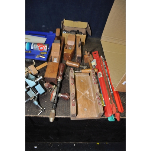95 - A TRAY CONTAINING VINTAGE TOOLS, including a Bulls head can opener, wooden 17in plane, 8in coffin pl... 