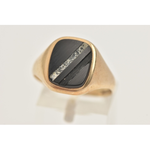 423 - A GENTS 9CT GOLD SIGNET RING, AF onyx inlay with vacant stripes for possibly another material inlay,... 