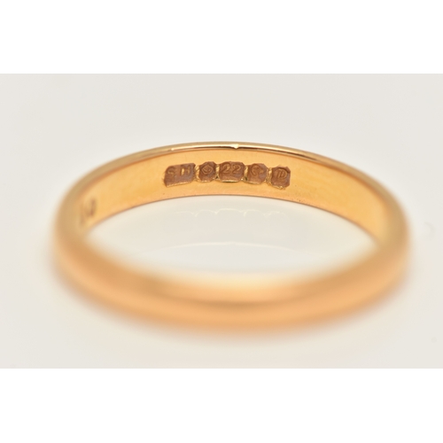 425 - A 22CT GOLD POLISHED BAND RING, approximate band width 2.8mm, hallmarked 22ct Birmingham, ring size ... 