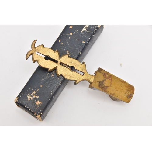 513 - A CASED SOVEREIGN AND HALF SOVEREIGN SCALES, brass scales with blue outer box, wear to sticker