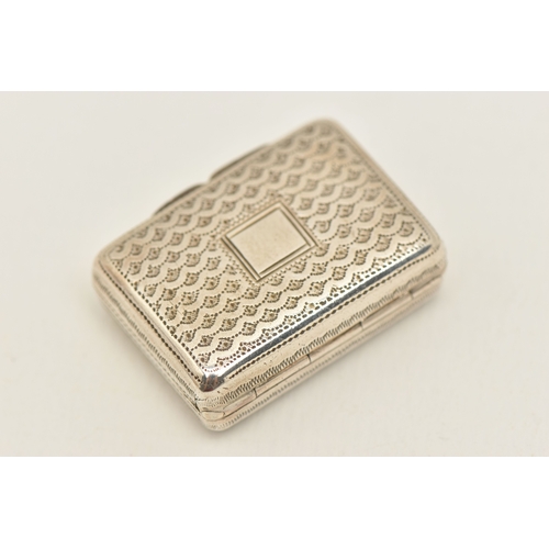 532 - A GEORGE IV SILVER VINAIGRETTE, rectangular form with repeating scalloped pattern, gilt interior, ap... 