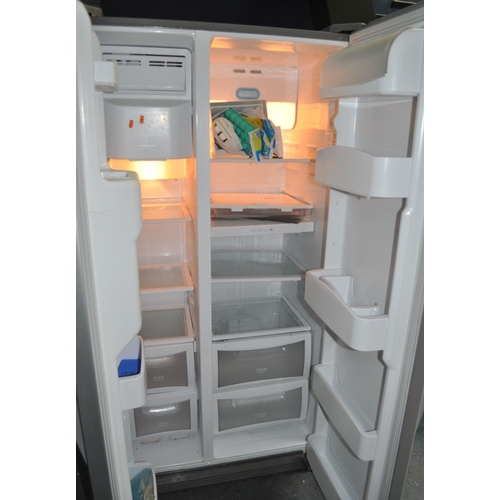 77 - A DAEWOO DRS31PSMI AMERICAN STYLE FRIDGE FREEZER with ice and water dispensers , width 90cm, 67cm, h...