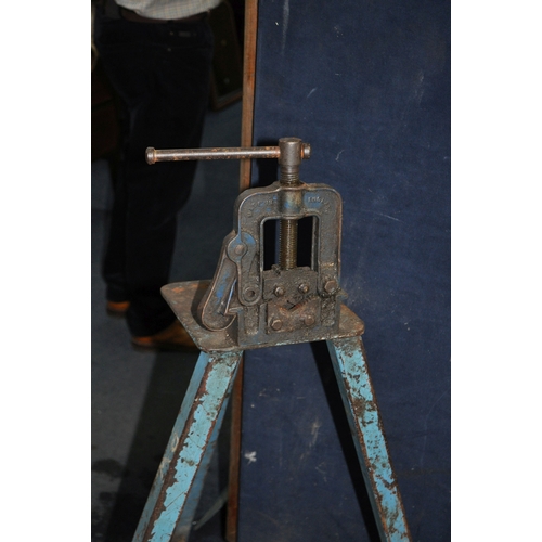 82 - A COLLECTION OF HEAVY DUTY PLUMBING EQUIPMENT including a pipe clamp on stand, a Clarke pipe threadi...