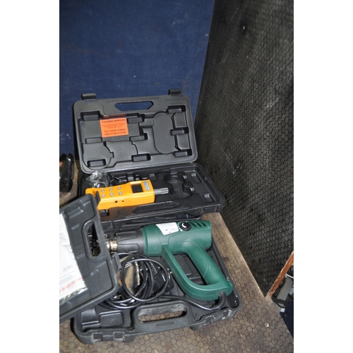 86 - A COLLECTION OF POWER TOOLS including a Hitachi router, a Ferm bench grinder, a Draper soldering iro...