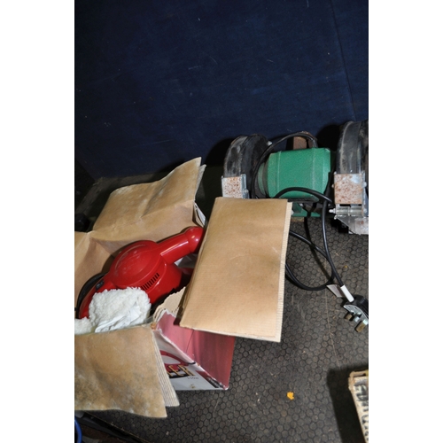 86 - A COLLECTION OF POWER TOOLS including a Hitachi router, a Ferm bench grinder, a Draper soldering iro...