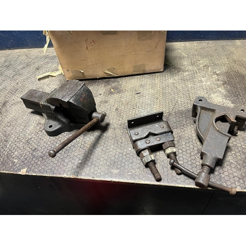 82 - THREE RECORD G CLAMPS including two 4in and one 6in along with a box containing a Woden engineers vi... 