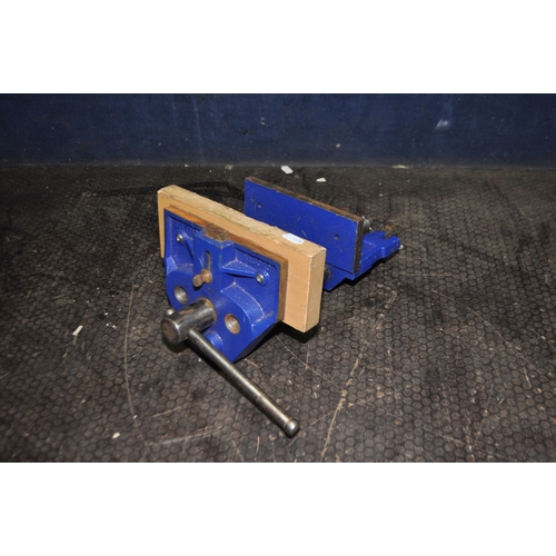 56 - AN IRWIN RECORD CARPENTERS VICE with 7in vice and one wooden jaw protector