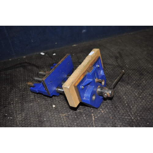 56 - AN IRWIN RECORD CARPENTERS VICE with 7in vice and one wooden jaw protector