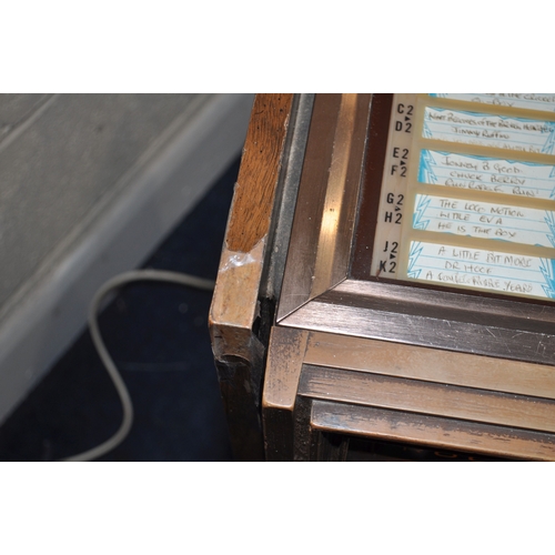 69 - A VINTAGE ROCK-OLA PRINCESS CONSOLE MODEL 461 JUKEBOX with one 45 inside (PAT pass and working). Con... 