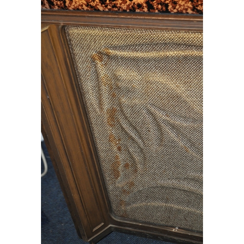 69 - A VINTAGE ROCK-OLA PRINCESS CONSOLE MODEL 461 JUKEBOX with one 45 inside (PAT pass and working). Con... 