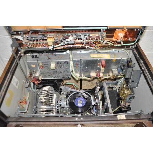 69 - A VINTAGE ROCK-OLA PRINCESS CONSOLE MODEL 461 JUKEBOX with one 45 inside (PAT pass and working). Con... 