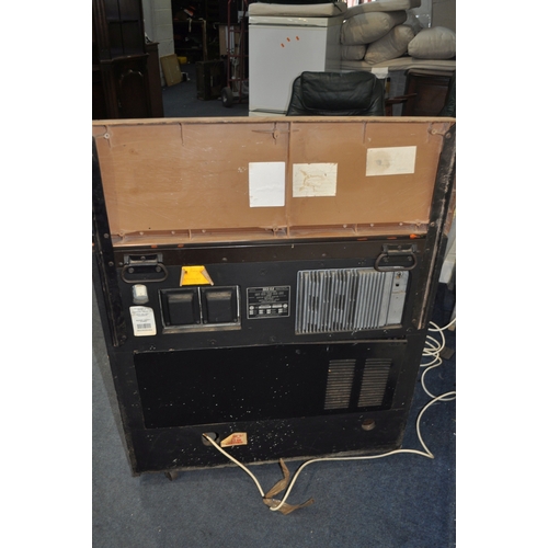 69 - A VINTAGE ROCK-OLA PRINCESS CONSOLE MODEL 461 JUKEBOX with one 45 inside (PAT pass and working). Con... 