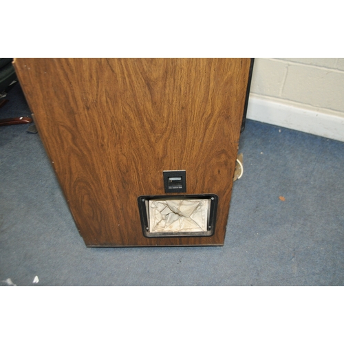 69 - A VINTAGE ROCK-OLA PRINCESS CONSOLE MODEL 461 JUKEBOX with one 45 inside (PAT pass and working). Con... 