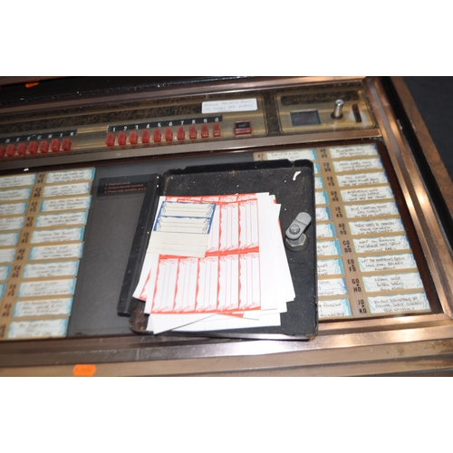 69 - A VINTAGE ROCK-OLA PRINCESS CONSOLE MODEL 461 JUKEBOX with one 45 inside (PAT pass and working). Con... 