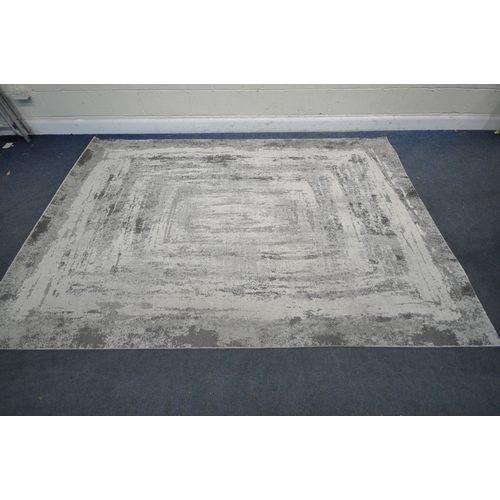 252 - THREE MODERN RECTANGULAR RUGS, varying in size, pattern, colour, etc, condition report: all ideal fo... 