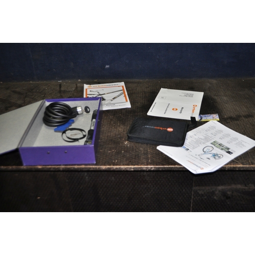 89 - AN URBAN MOVER UM55 CRUISER POWER ASSISTED BICYCLE with battery, charger, key, a Gorin Cylinder ring... 