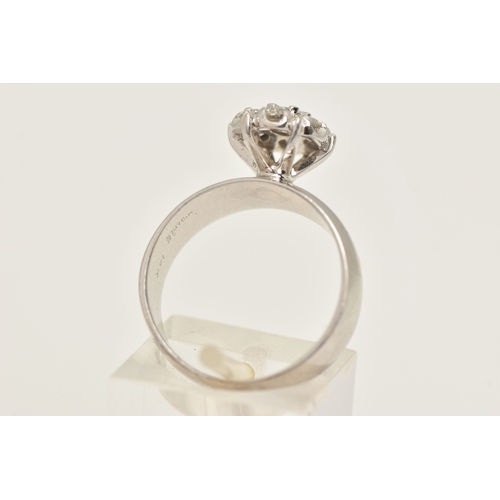 402 - A DIAMOND CLUSTER RING, seven round brilliant cut diamonds, prong set in white metal, approximate to... 
