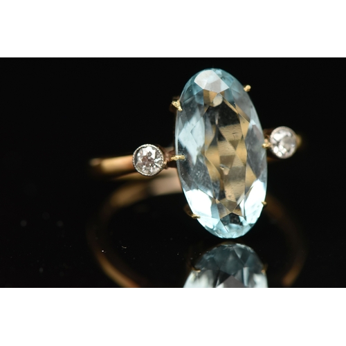 408 - AN 18CT GOLD GEM SET RING, an elongated oval cut aquamarine, approximate total carat weight 3.25ct, ... 