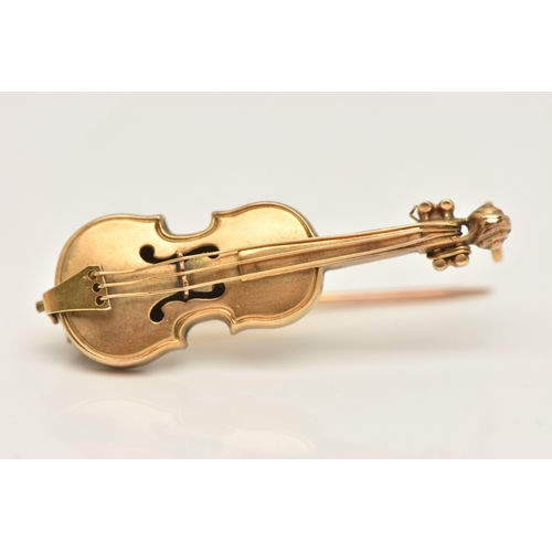 425 - A LATE VICTORIAN 9CT GOLD VIOLIN BROOCH, hallmarked 9ct Chester 1888, fitted with a brooch pin and c... 