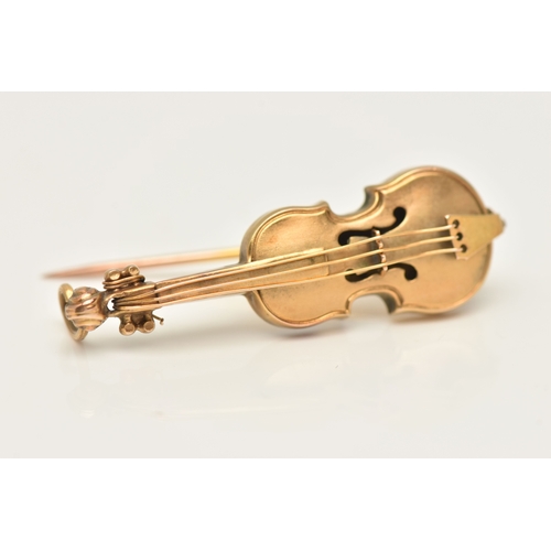 425 - A LATE VICTORIAN 9CT GOLD VIOLIN BROOCH, hallmarked 9ct Chester 1888, fitted with a brooch pin and c... 