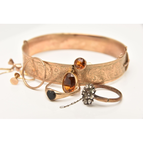455 - A SMALL BAG OF ASSORTED JEWELLERY, to include a 9ct gold Bronze core hinged bangle decorated with a ... 