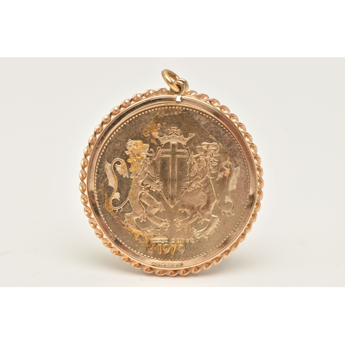 458 - A 9CT GOLD ST.GEORGE PENDANT, St. George Medal dated 1979, collet set within a rope twist surround, ... 