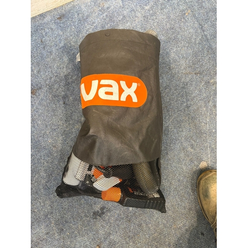 92 - A VAX ECB1SPV1 CARPET CLEANER, with a bag of accessories, PAT pass and working