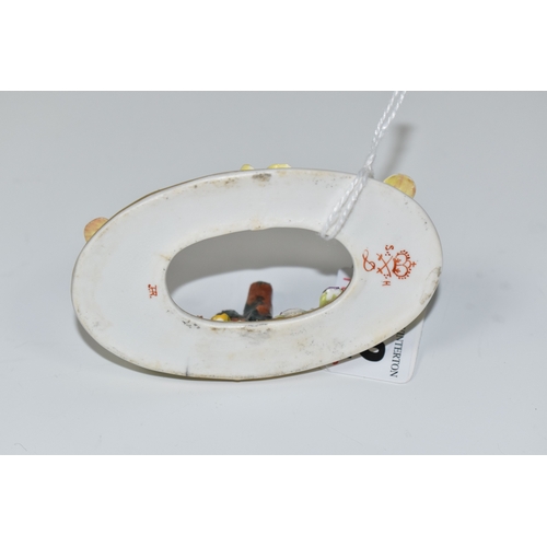 822 - A LATE NINETEENTH STEVENSON AND HANCOCK MENU CARD HOLDER, modelled with flowers and butterflies, pai... 