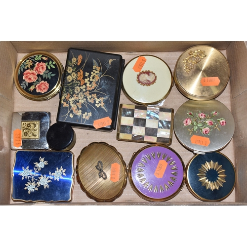 A BOX OF TWENTY ONE VINTAGE COMPACTS in various styles comprising ...