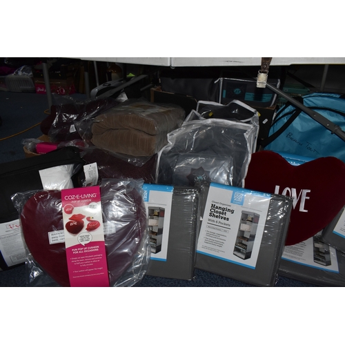 915 - FIVE BOXES AND LOOSE BED LINENS, CURTAINS AND OTHER SOFT FURNISHINGS, most in packaging, to include ... 