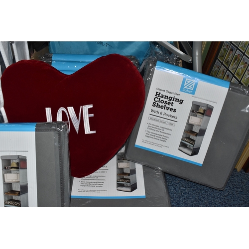 915 - FIVE BOXES AND LOOSE BED LINENS, CURTAINS AND OTHER SOFT FURNISHINGS, most in packaging, to include ... 