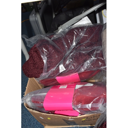 915 - FIVE BOXES AND LOOSE BED LINENS, CURTAINS AND OTHER SOFT FURNISHINGS, most in packaging, to include ... 