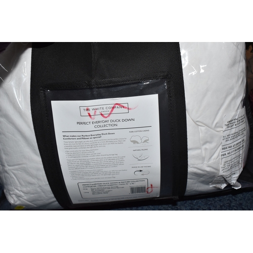 915 - FIVE BOXES AND LOOSE BED LINENS, CURTAINS AND OTHER SOFT FURNISHINGS, most in packaging, to include ... 