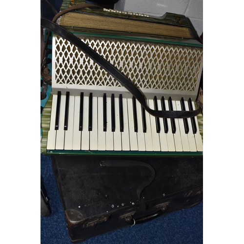 879 - A LARGE COLLECTION OF LAMPS, LIGHT FITTINGS, ETC to include a boxed Yamaha FC4 foot pedal, a Carmen ... 