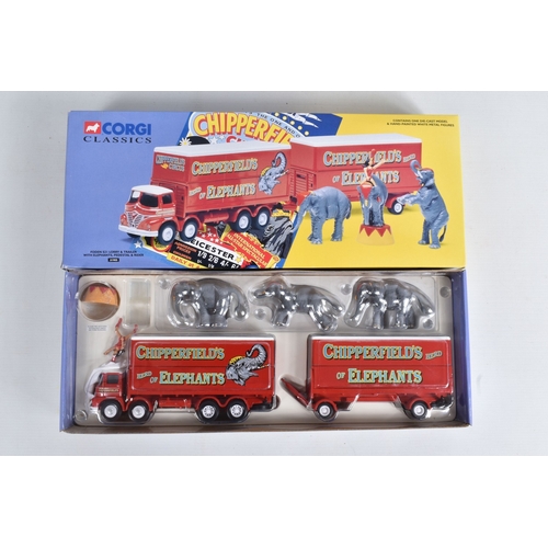 32 - A TRAY CONTAINING A SELECTION OF BOXED CORGI DIECAST MODEL CIRCUS VEHICLES, to include a Foden S21 L... 