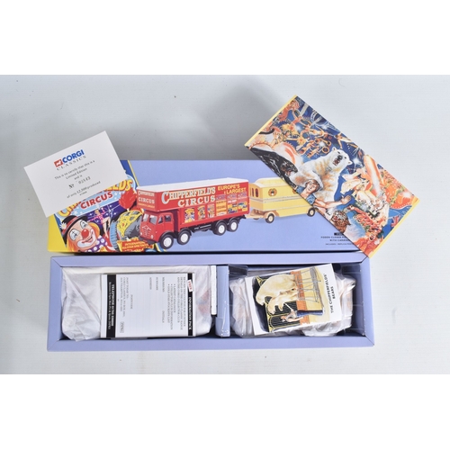 32 - A TRAY CONTAINING A SELECTION OF BOXED CORGI DIECAST MODEL CIRCUS VEHICLES, to include a Foden S21 L... 