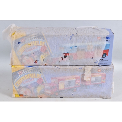 32 - A TRAY CONTAINING A SELECTION OF BOXED CORGI DIECAST MODEL CIRCUS VEHICLES, to include a Foden S21 L... 