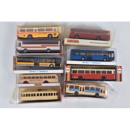41 - A QUANTITY OF MAINLY BOXED DIECAST AND PLASTIC VEHICLES, to include Oxford Diecast, Matchbox Models ... 