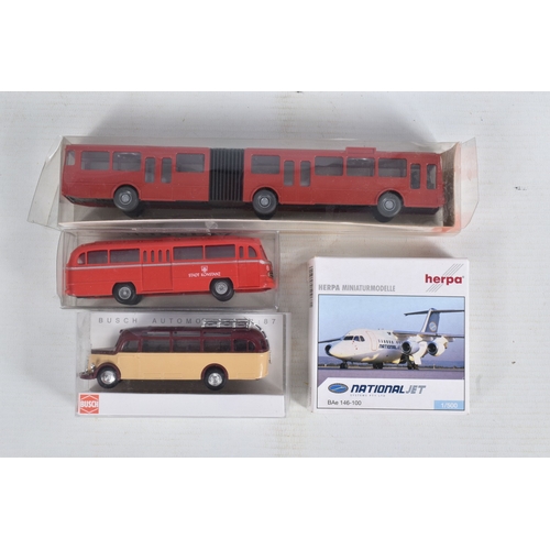 41 - A QUANTITY OF MAINLY BOXED DIECAST AND PLASTIC VEHICLES, to include Oxford Diecast, Matchbox Models ... 